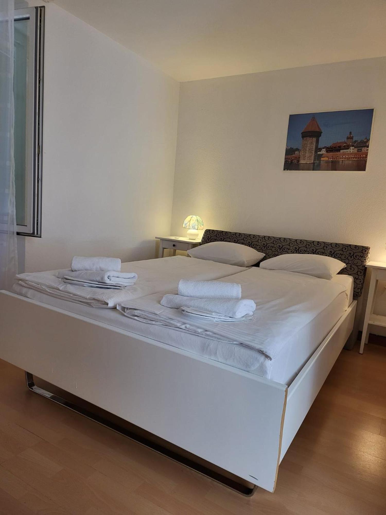 Bastis Central Guesthouse Lucerne City ภายนอก รูปภาพ