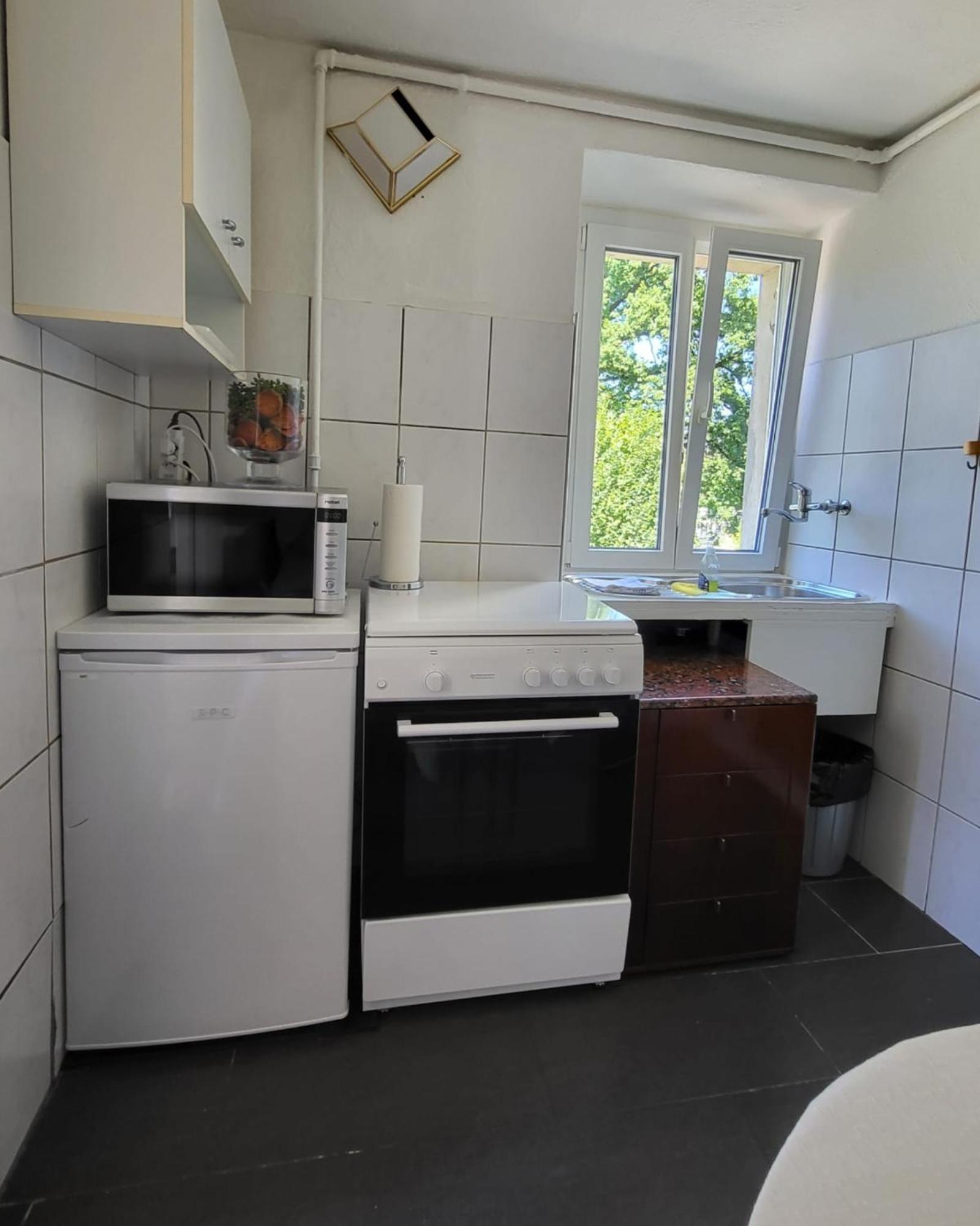 Bastis Central Guesthouse Lucerne City ภายนอก รูปภาพ